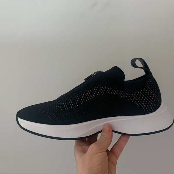 Beautiful Dior Sneakers - Picture 9 of 9